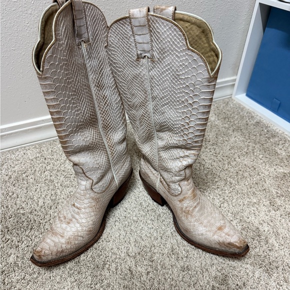 Idyllwind Shoes - Idyllwind Cream-White Textured Leather Western Heeled Boots